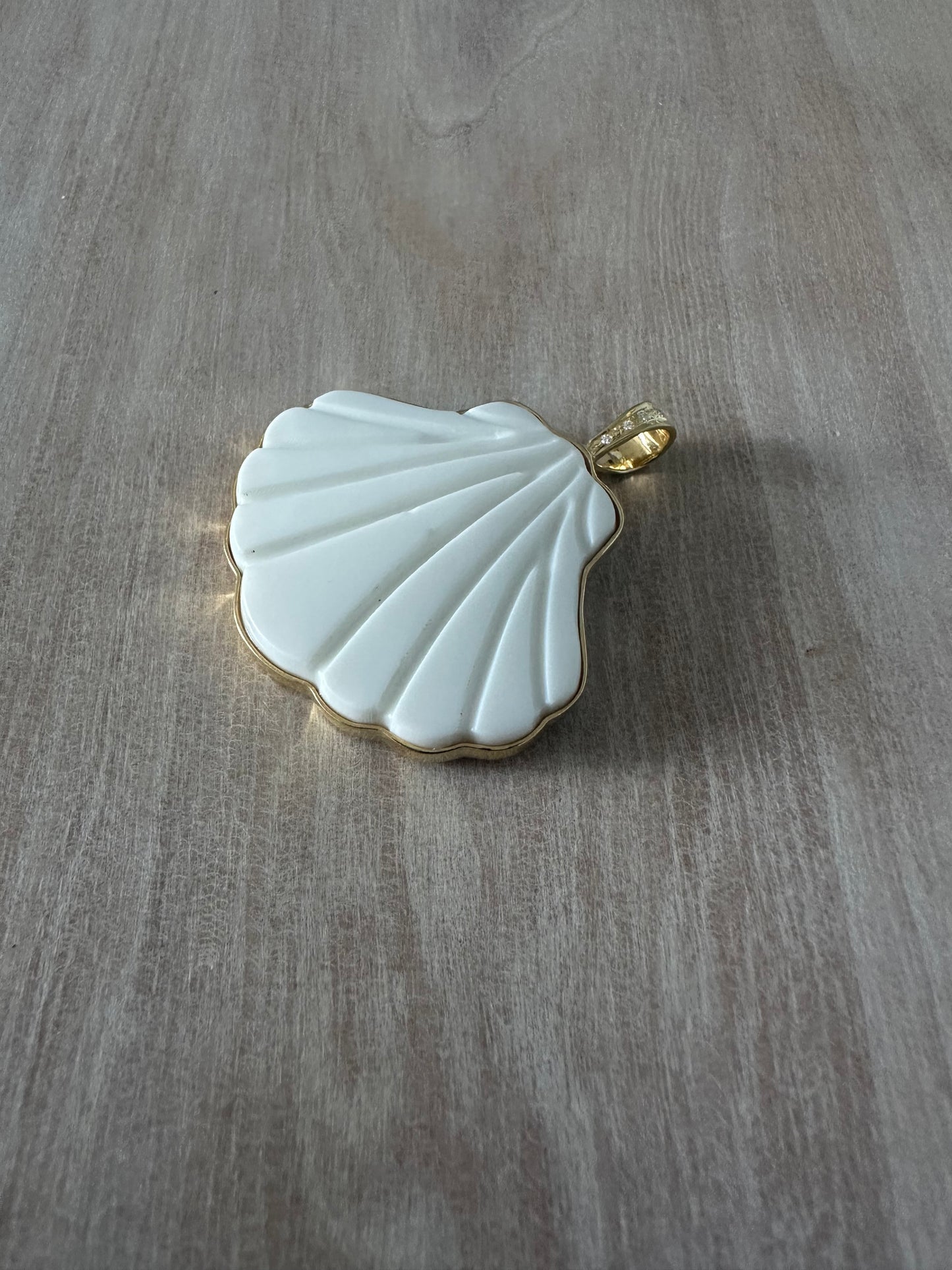 Large Scallop Charm