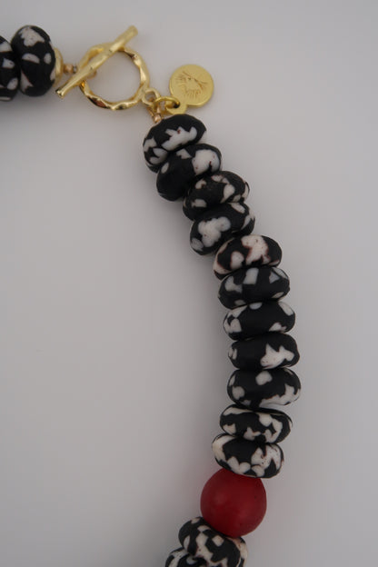 Between the Hedges Necklace