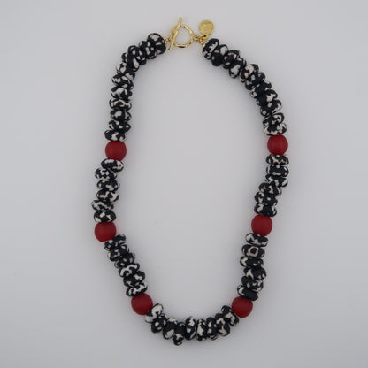 Between the Hedges Necklace