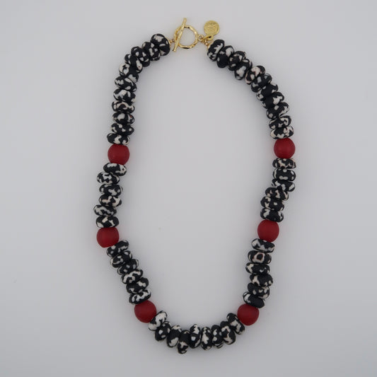 Between the Hedges Necklace