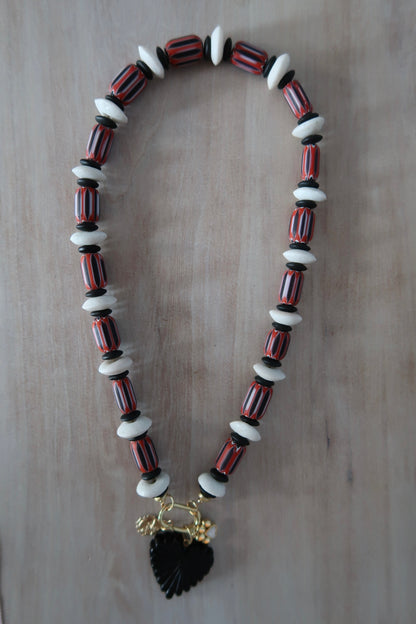 Between the Hedges Necklace