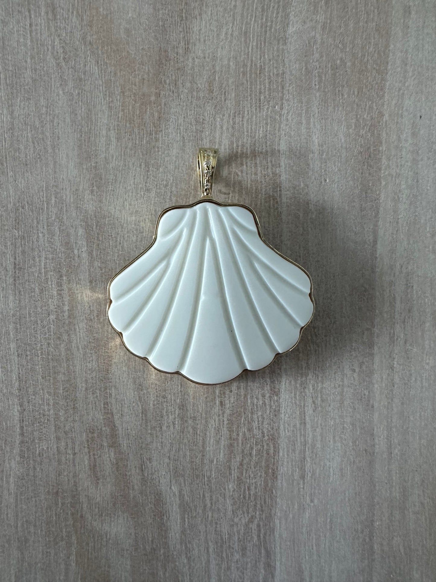 Large Scallop Charm
