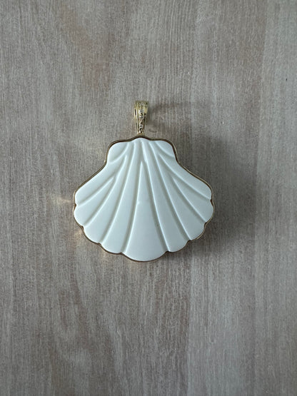 Large Scallop Charm