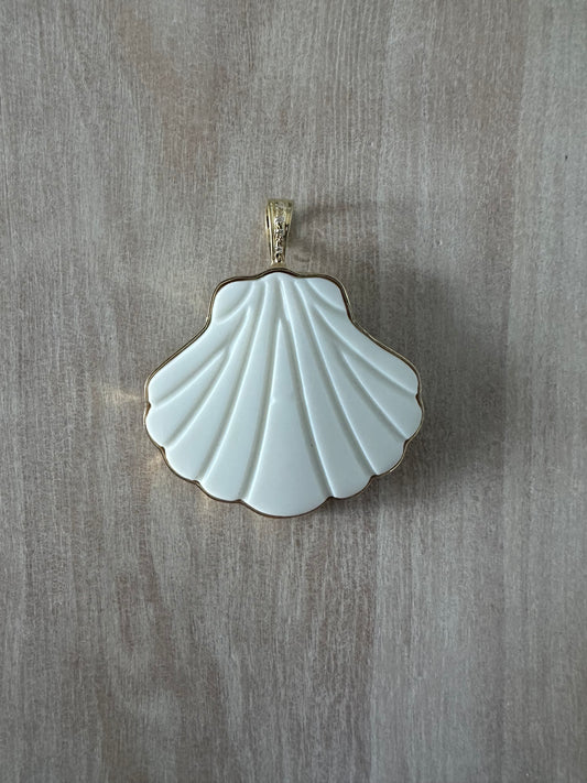 Large Scallop Charm