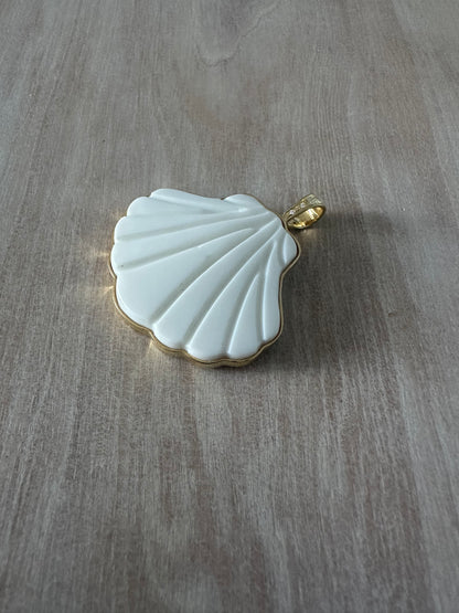Large Scallop Charm